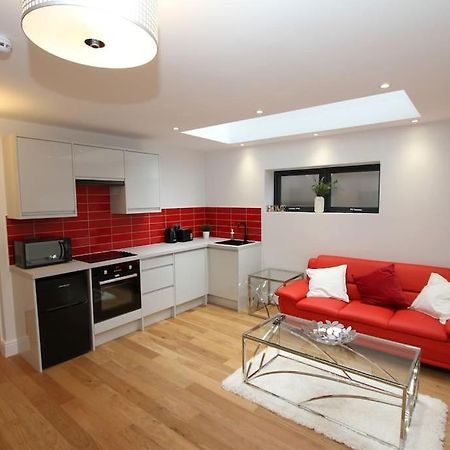Lovely One Bed Apartment-Near All Transport-Village-Freeparking Лондон Экстерьер фото