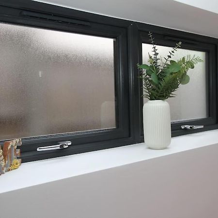 Lovely One Bed Apartment-Near All Transport-Village-Freeparking Лондон Экстерьер фото