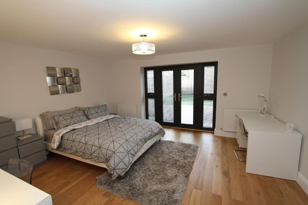 Lovely One Bed Apartment-Near All Transport-Village-Freeparking Лондон Экстерьер фото