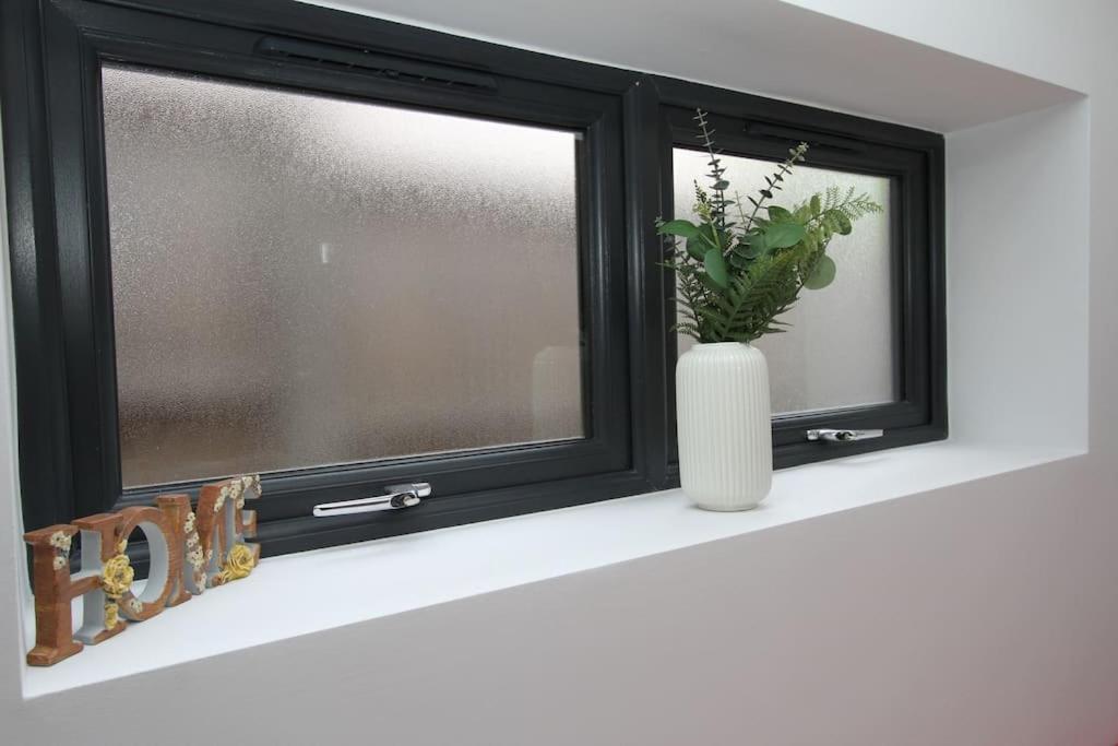Lovely One Bed Apartment-Near All Transport-Village-Freeparking Лондон Экстерьер фото